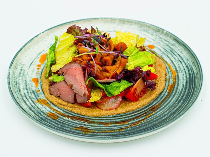 Салат с ростбифом и опятами