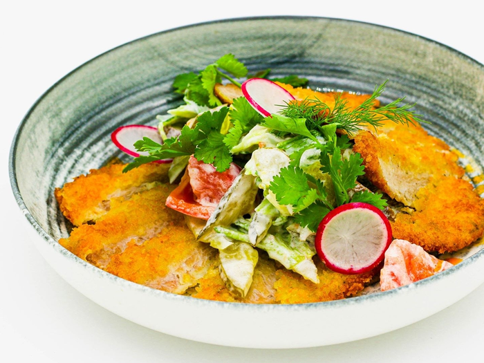 Салат с хрустящей свининой